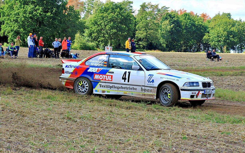 Ronny Broda und Matthias Eben mit ihrem BMW 318is