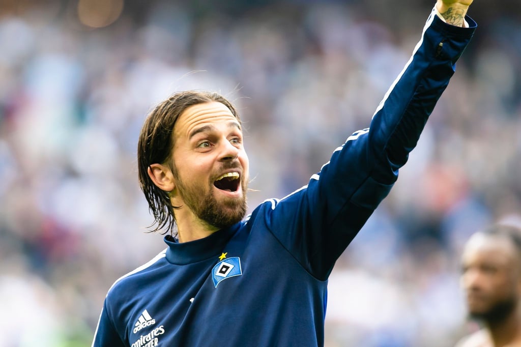 Hamburgs Martin Harnik jubelt nach dem Spiel.