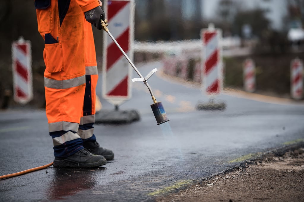 Straßenbau - Symbolbild