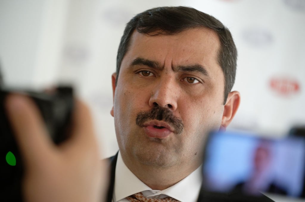 DITIB Verbandsvorsitzender Kazim Türkmen spricht mit Pressevertretern.