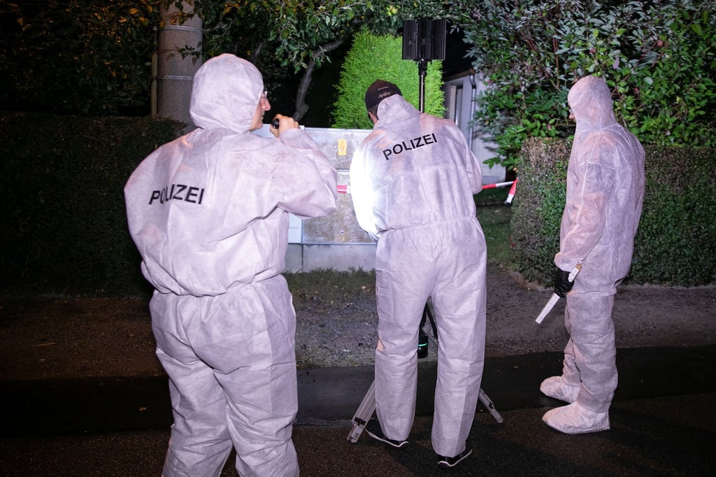 Die Kriminalpolizei hat die Ermittlungen aufgenommen und sichert Spuren.