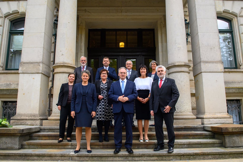 Reiner Haseloff und sein schwarz-rot-gelbes Kabinett
