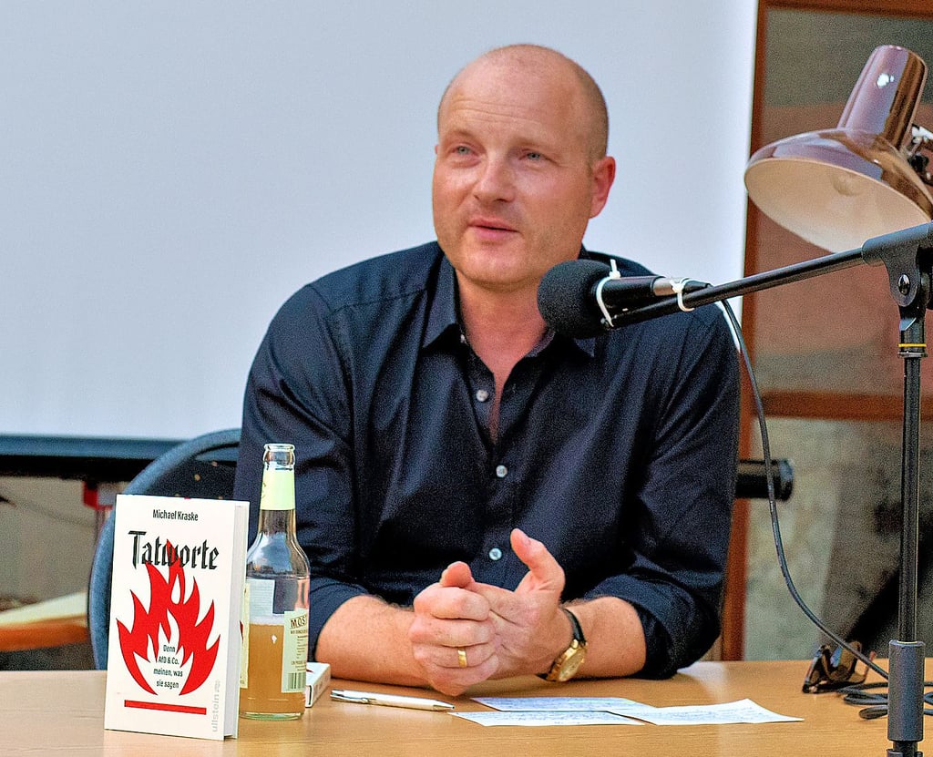 Michael Kraske las im Eskadron aus seinem Buch ?Tatworte?, das im März dieses Jahres erschienen ist.