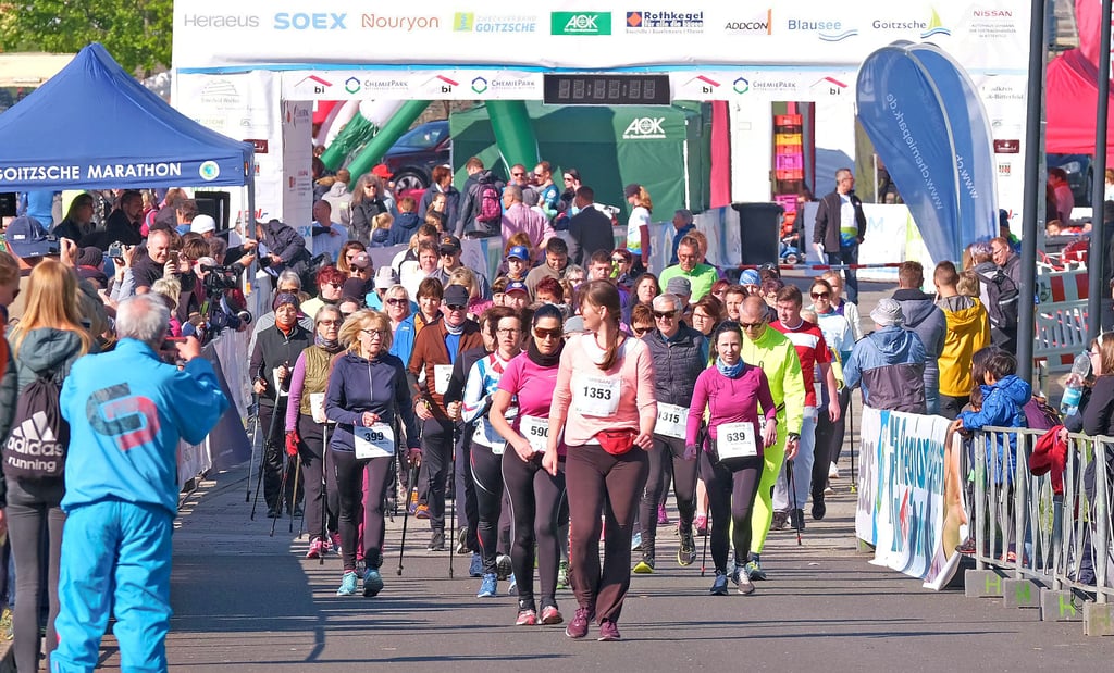 Walkerinnen starten bei einem vergangenen Goitzsche Marathon - so soll es im Oktober wieder aussehen.