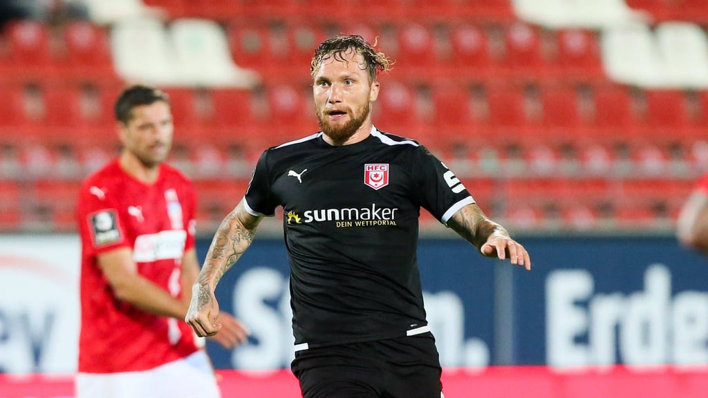 Jan Löhmannsröben verletzte sich beim Ostduell gegen Zwickau schwer am Knie.