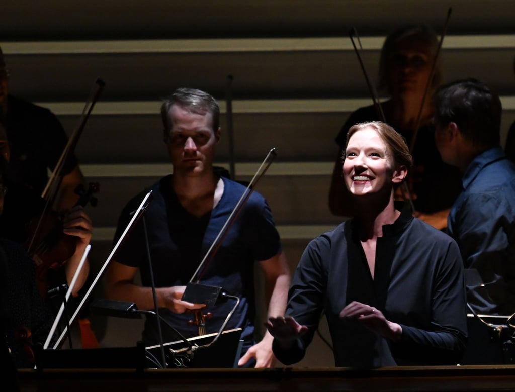 Joana Mallwitz im Scheinwerferlicht.