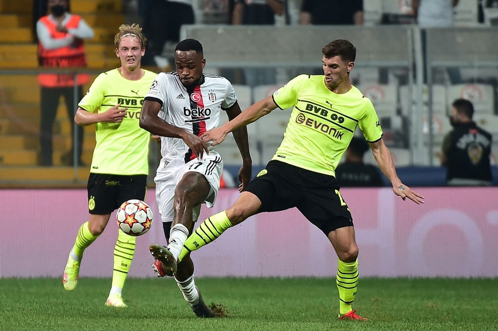 Fußball, Champions League, Besiktas Istanbul gegen Borussia Dortmund. Dortmunds Thomas Meunier (r) in Aktion.