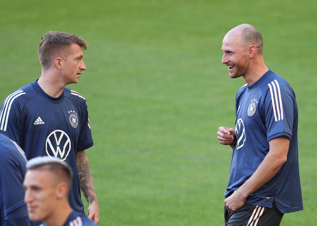 Benedikt Höwedes (r) und Marco Reus beim DFB-Abschlusstraining.