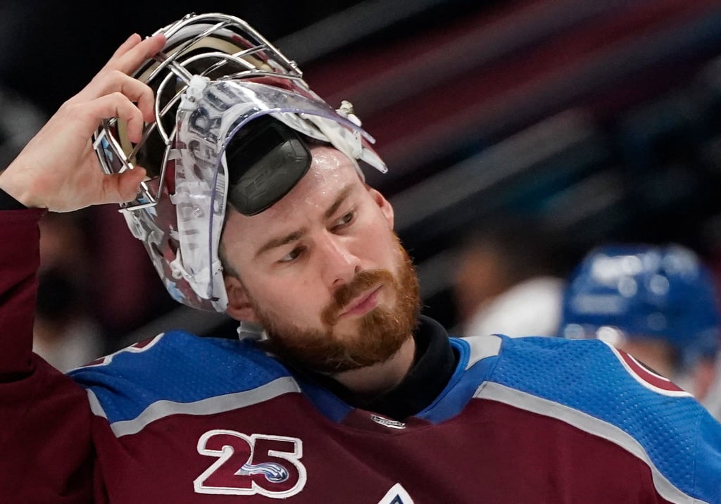 Eishockey-Nationaltspieler Philipp Grubauer ist zum drittbesten Torhüter der NHL-Hauptrunde gewählt worden. Er spielt für die Colorado Avalanche.