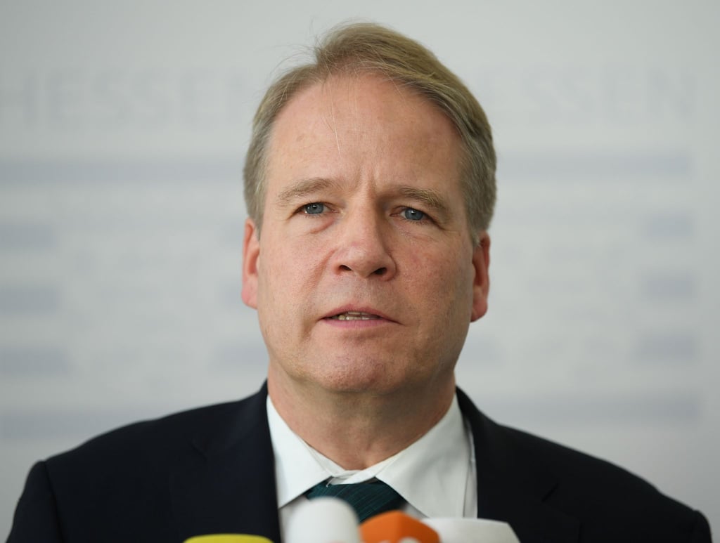 Wilhelm Kanther, Landeswahlleiter für Hessen.