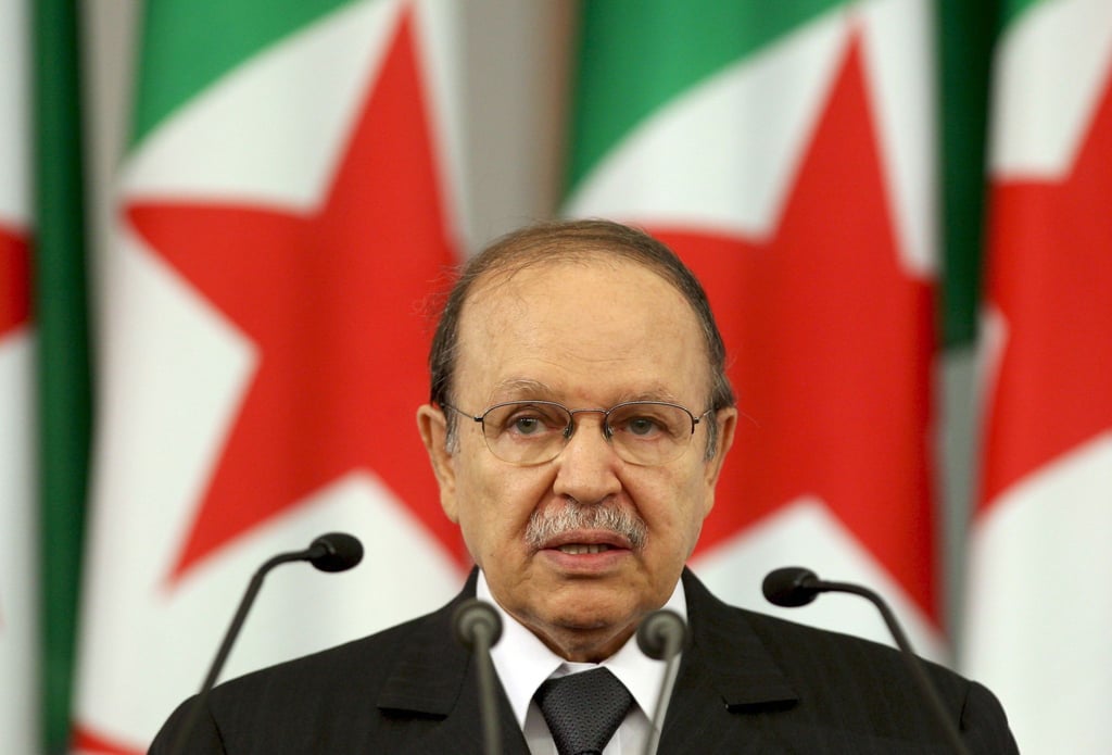 Algeriens Präsident Abdelaziz Bouteflika 2009 bei seinem Eid für seine dritte Amtszeit.
