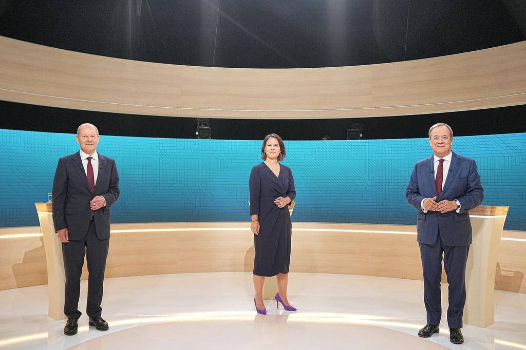 Kanzlerkandidat Olaf Scholz (SPD, l-r), Kanzlerkandidatin Annalena Baerbock (Bündnis90/Die Grünen) und Kanzlerkandidat Armin Laschet (CDU) beim vorangegangenen Triell.