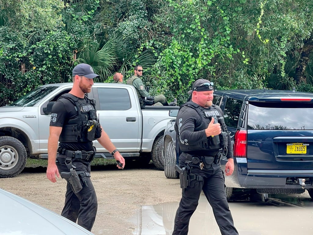 Polizisten suchen im weitläufigen Carlton Reserve in Sarasota, Florida nach dem Freund von Gabrielle „Gabby“ Petito.