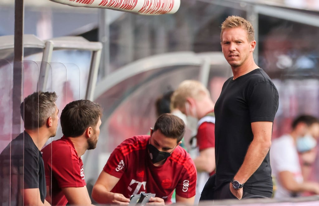 Münchens Trainer Julian Nagelsmann kommt vor einem Spiel ins Stadion.