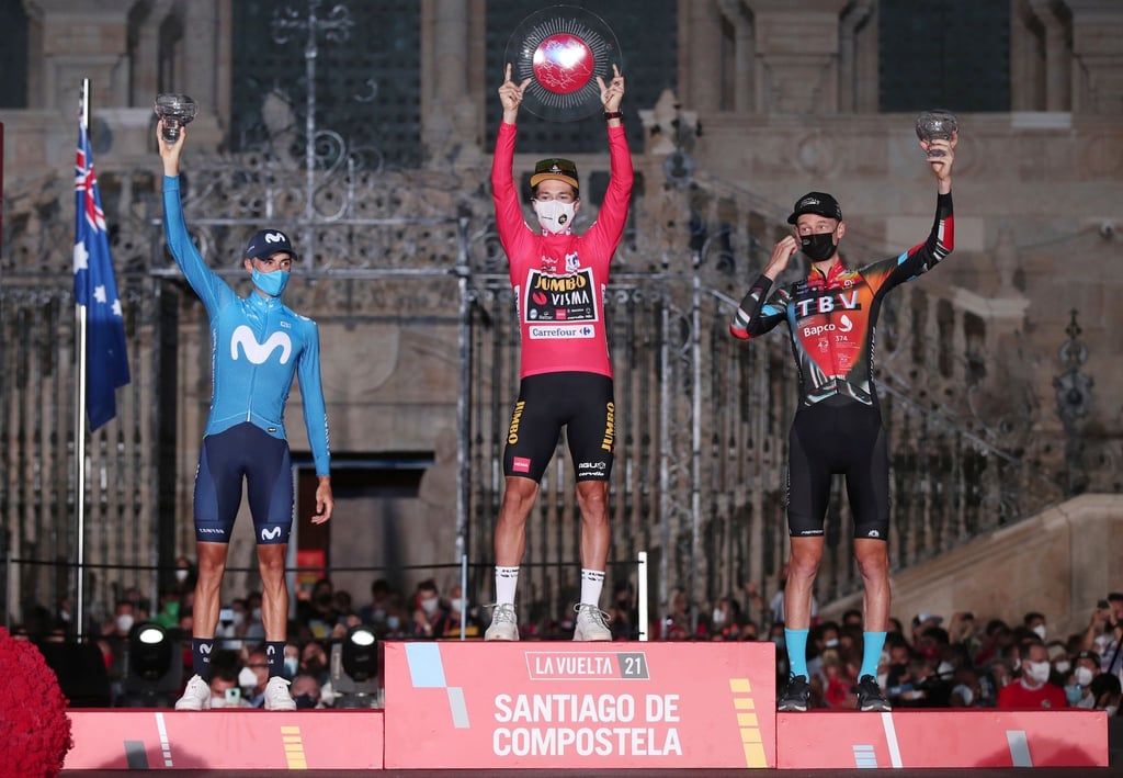 Sicherte sich seinen dritten Vuelta-Gesamtsieg in Serie: Primoz Roglic (M).