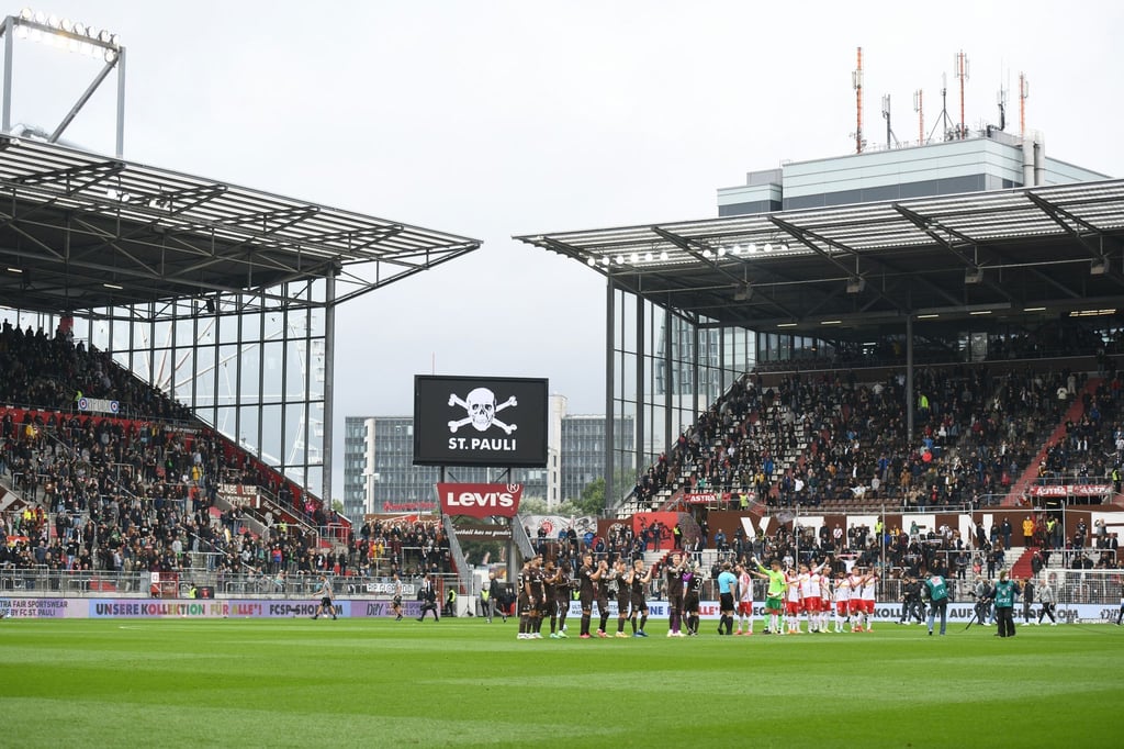 Der FC St. Pauli darf sein nächstes Heimspiel vor 15.000 Fans bestreiten.