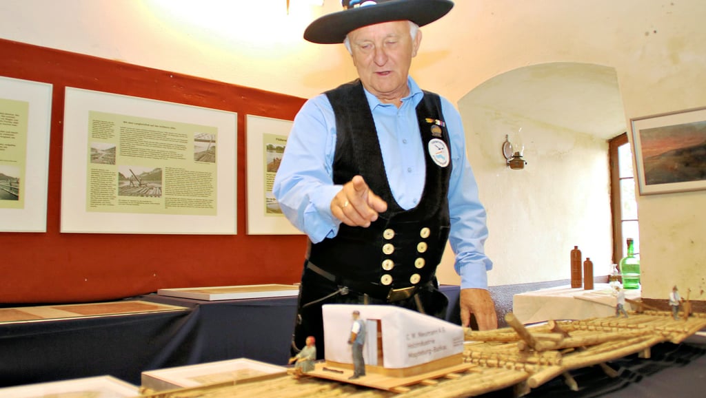 Frank Thiel, Präsident der Internationalen Flößer-Vereinigung, war beeindruckt von der Ausstellung über die Flößerei im Klutturm von Rogätz.