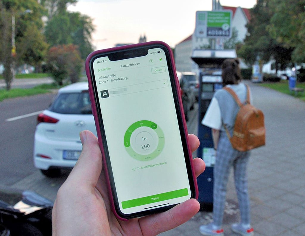 Das bargeldlose Parken per App auf dem Smartphone, wie hier in Magdeburg, ist in Stendal noch nicht möglich.