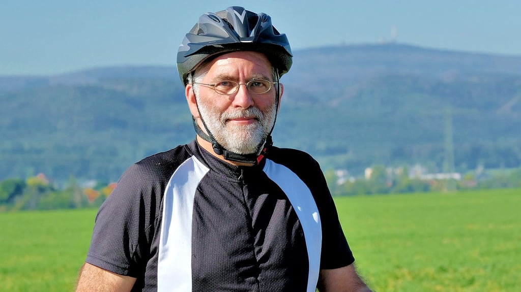 Wolfgang Strauhs (57) aus Wernigerode, wie man ihn in seiner Heimatstadt  und auf den Radwegen der Region des Öfteren begegnet. Am 26. September kandidiert er für seine Partei Bündnis 90/Die Grünen für ein Mandat des Deutschen Bundestages.