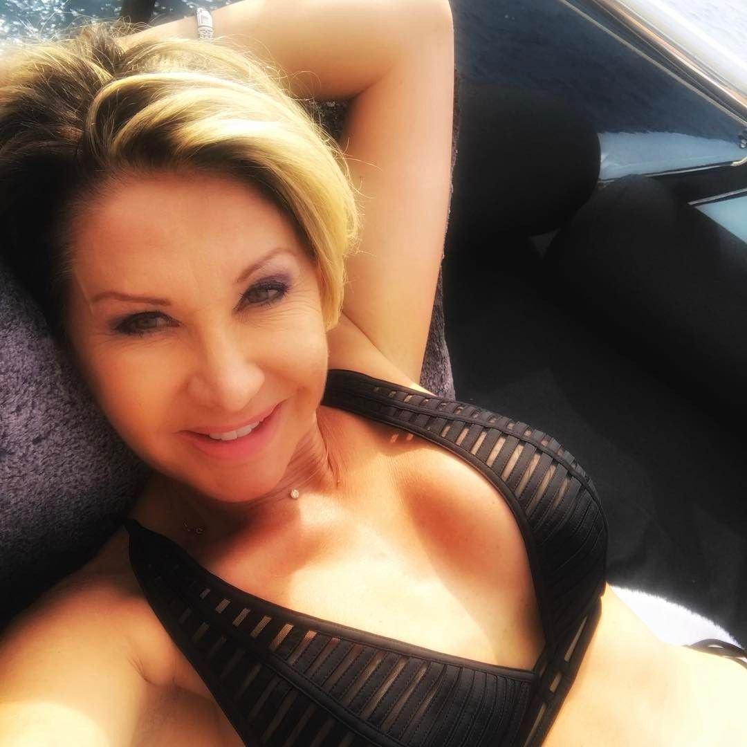 Carmen Geiss posiert für ein Selfie für ihren Instagram-Account.