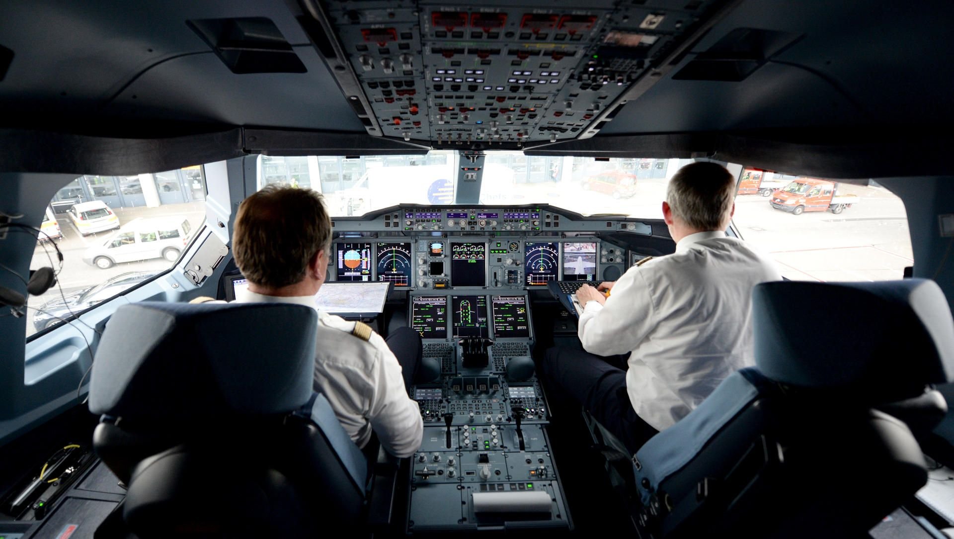 Die Zwei-Personen-Regel in Cockpits von Passagiermaschinen soll wieder aufgehoben werden.