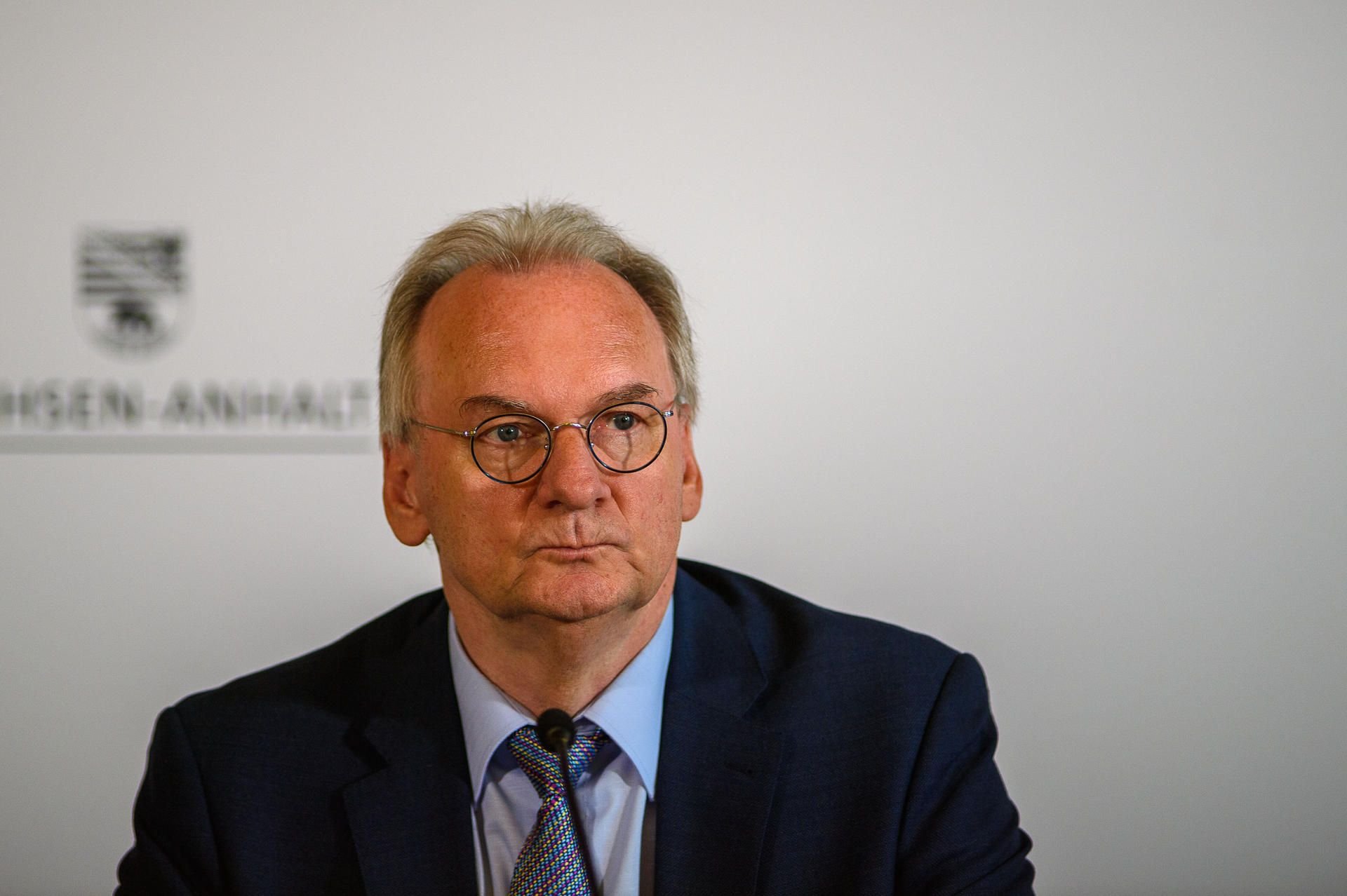 Ministerpräsident Reiner Haseloff will mit seinem Kabinett am Donnerstag die neuen Corona-Regeln für Sachsen-Anhalt umsetzen.