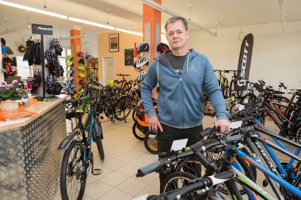 Neues Domizil in Ahornstraße: Matthias Ludwig ist mit seinem Rad-Laden nach Laucha gezogen. Eröffnung feierte er bereits Anfang Oktober.