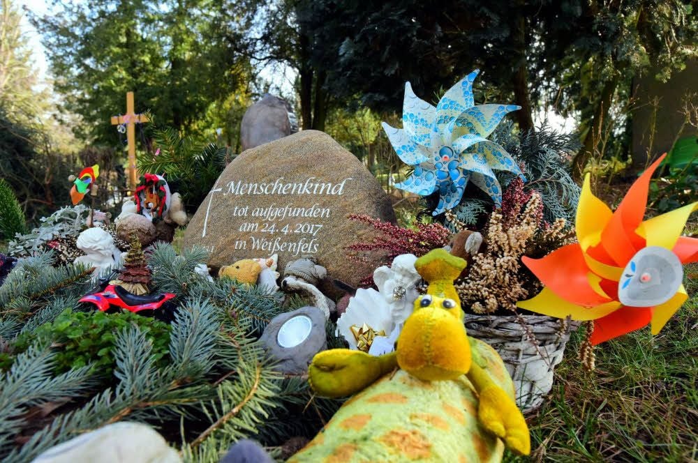 Das Grab des Babys auf dem Weißenfelser Friedhof.