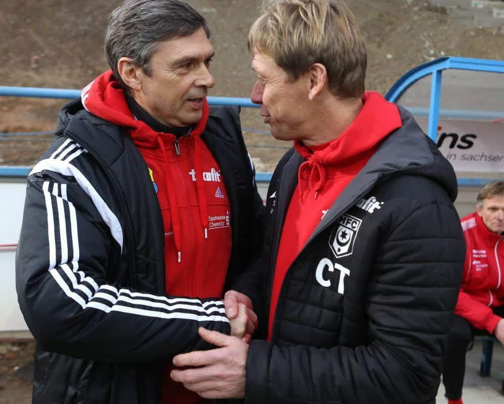 Sven Köhler (r.) und sein Vorgänger als Chemnitz-Trainer, Karsten Heine, sind gute Bekannte.