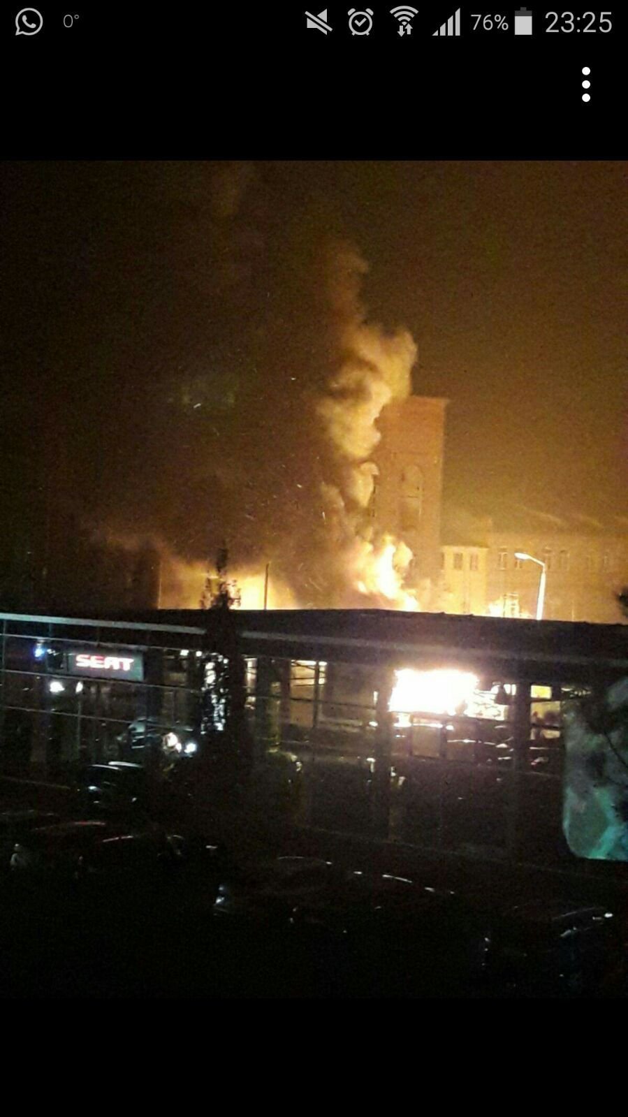 Ein Brand auf dem Gelände eines Wohnmobil-Vermieters und -händlers in der Dessauer Straße in Wittenberg hat am späten Samstagabend für Aufsehen und Verkehrsbehinderungen gesorgt.