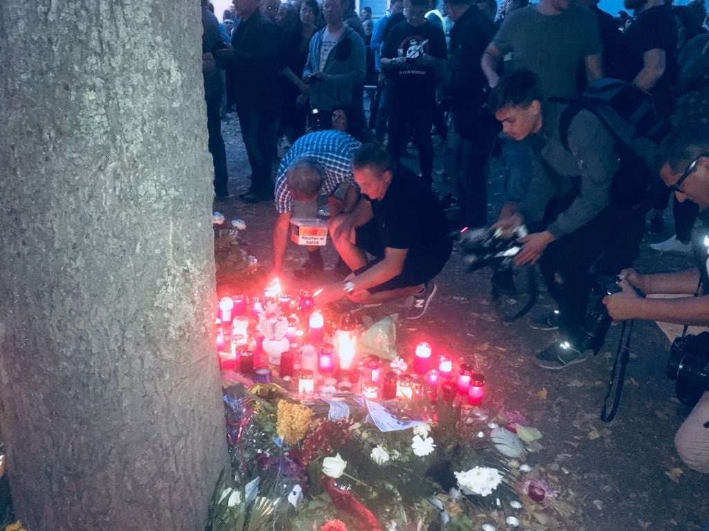 In Köthen werden Blumen und Kerzen an dem Ort niedergelegt, an dem Markus B. starb.