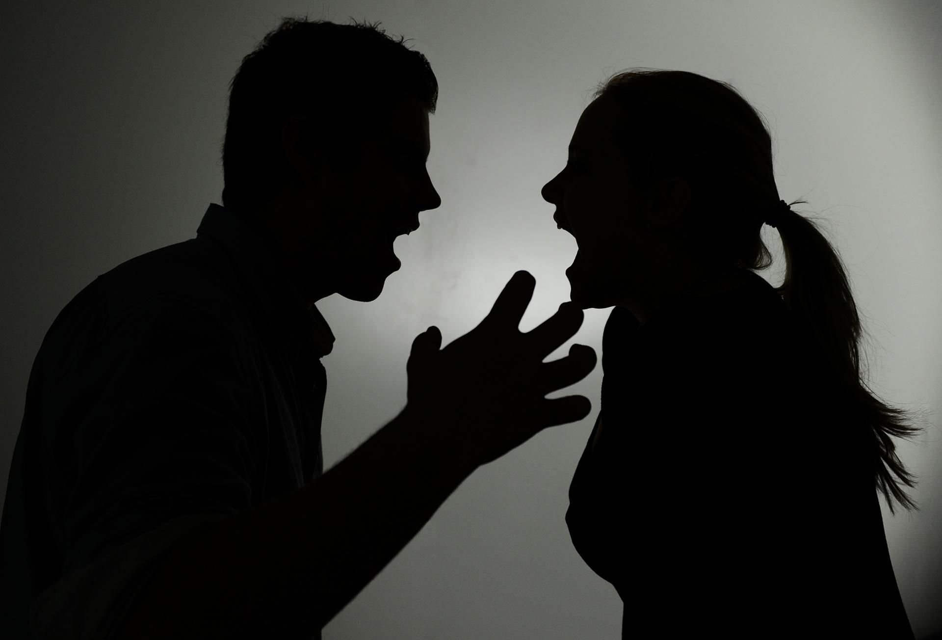 Wenn Ehepartner oft streiten, kann sich das negativ auf die Gesundheit auswirken.