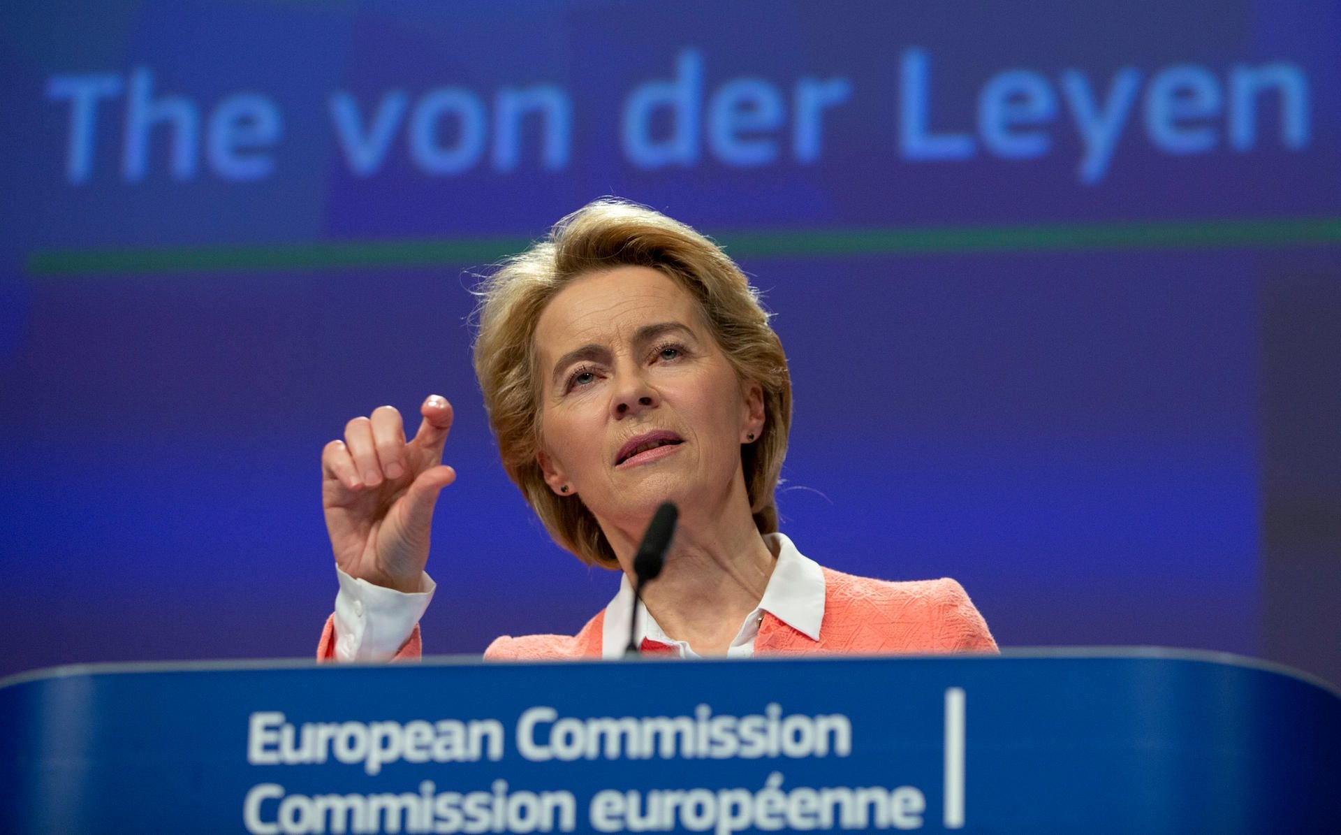 Die künftige EU-Kommissionspräsidentin Ursula von der Leyen braucht für ihre Kommission zwei neue Kandidaten aus Ungarn und Rumänien.