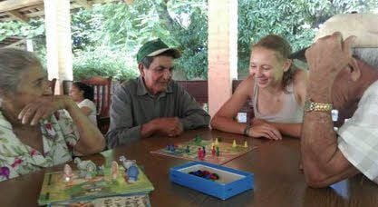 Die 19-jährige Johanna Dannenberg arbeitet in einer Kinderbibliothek im Norden von Nicaragua, in der Stadt Ocotal. Regelmäßig ist die Freiwillige auch in den Außenstellen der Bibliothek vor Ort. Ein Besuch in einem Altenheim hat Johanna Dannenberg ebenfalls schon absolviert.