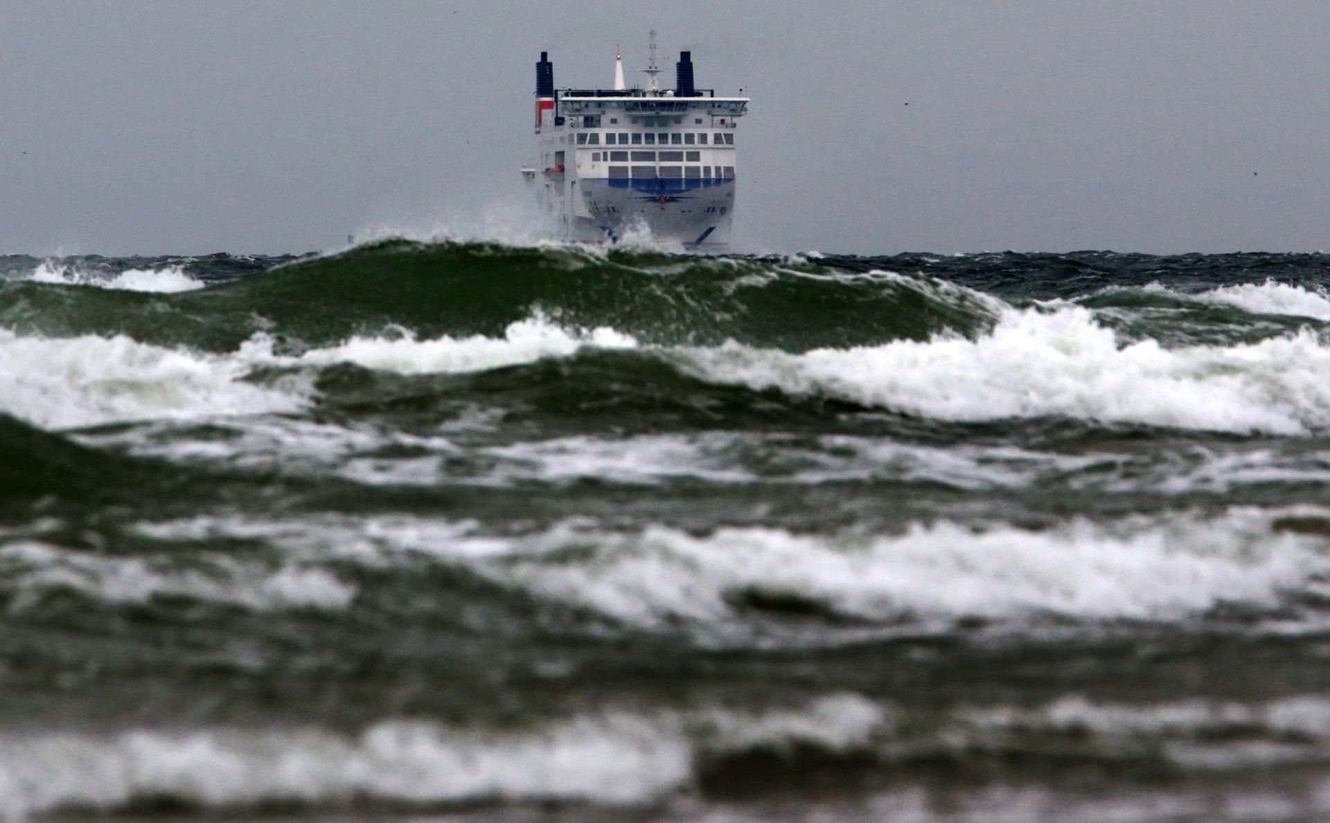 Wenn die See rau wird, kann es sehr ungemütlich auf einem Schiff werden. (Symbolbild)