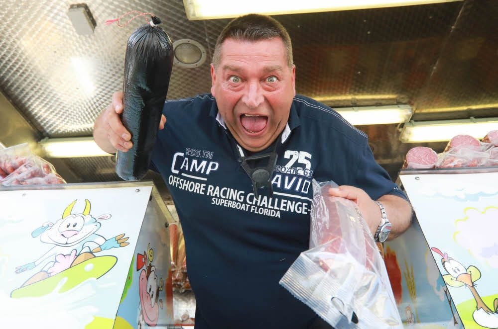 Joachim Pfaff alias Wurst-Achim kann laut bis zum Anschlag. Er übertönt sogar Brüllaffen.