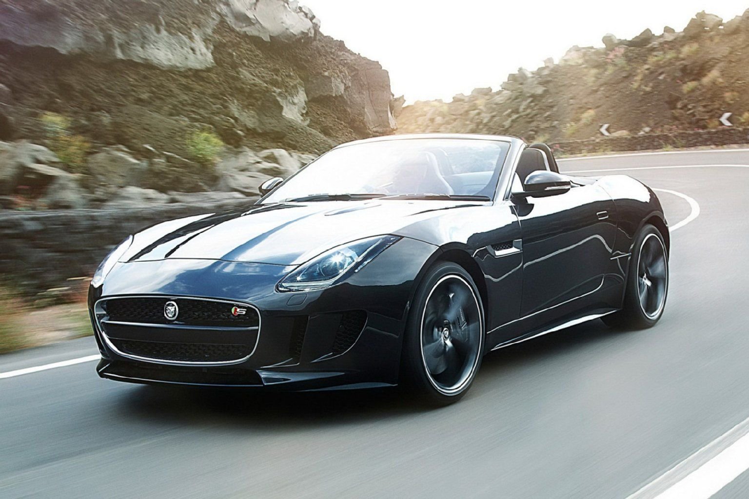 Das Design des neuen Jaguar F-Type soll an den legendären E-Type aus den 60er und 70er Jahren anknüpfen.