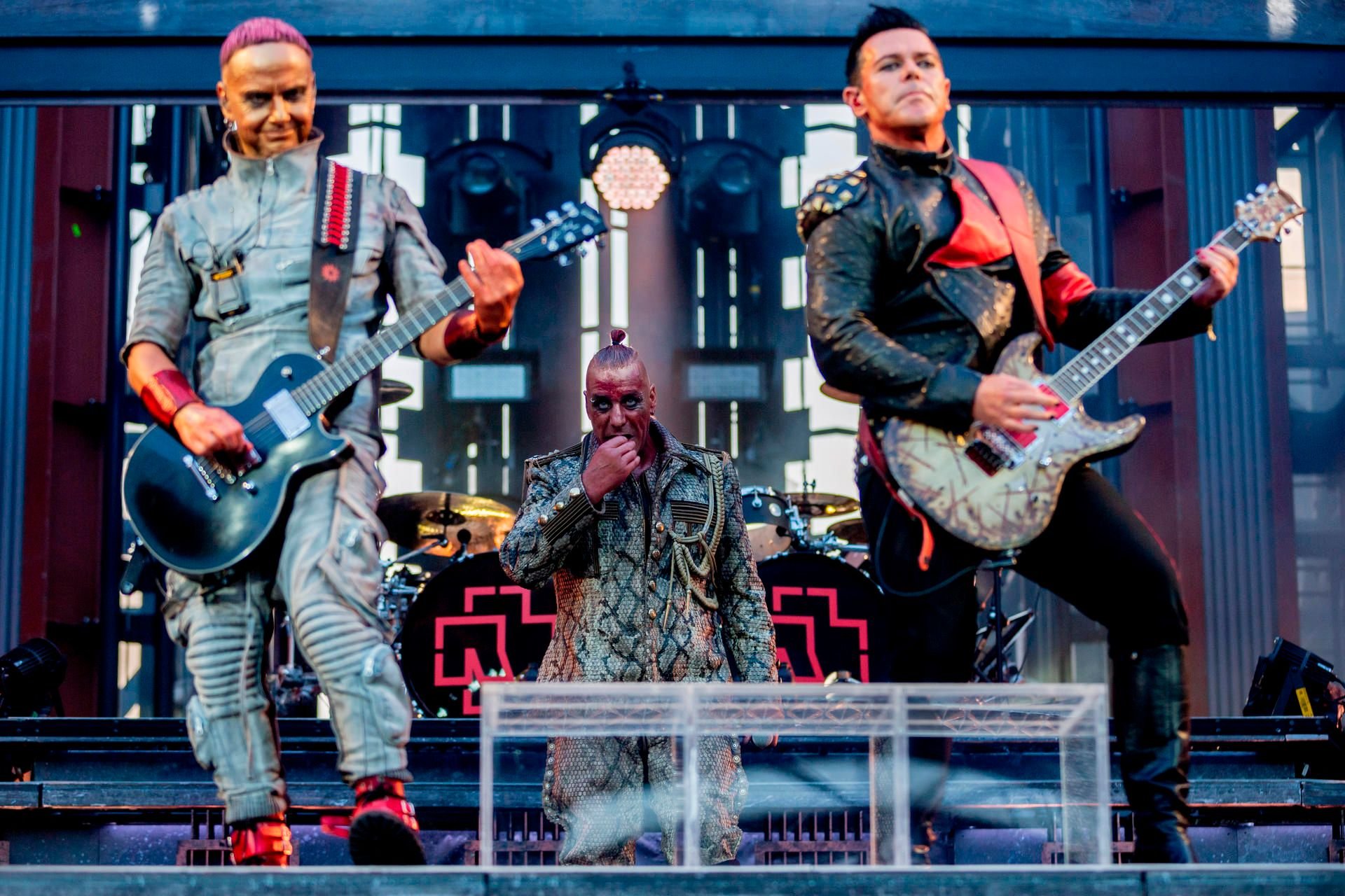 Die Band Rammstein während eines Konzerts im Rahmen der Rammmstein ·Europe Stadion Tour 2019· im Olympiastadion Berlin.
