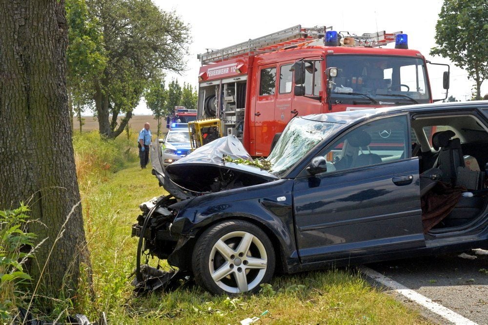 Ein schwerer Verkehrsunfall ereignete sich am Donnerstag auf der K1373 zwischen Schackenthal und Warmsdorf. Dabei wurde ein 71-Jähriger schwer verletzt.