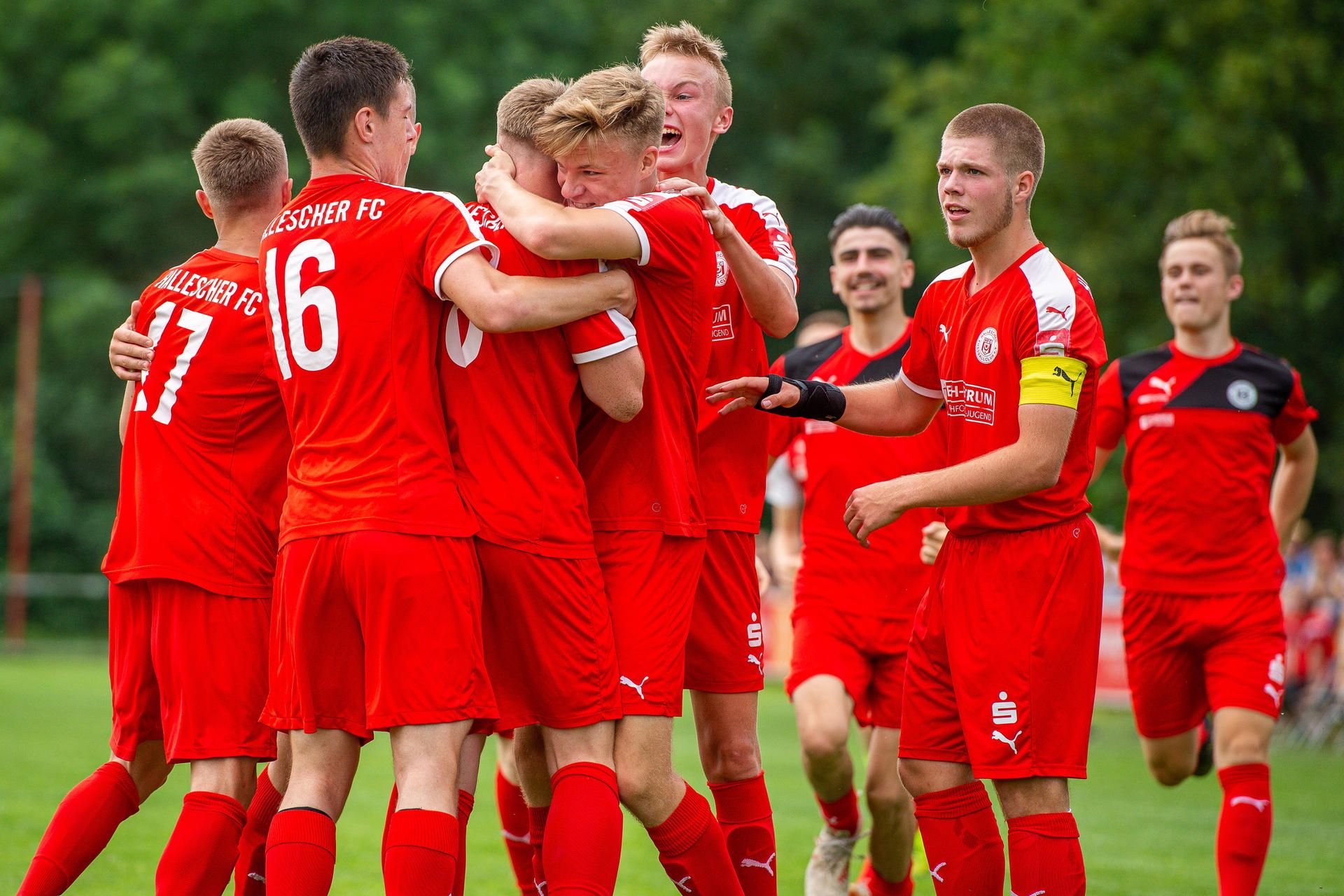 Willkommen in der Bundesliga! Die HFC-U17 jubelt.