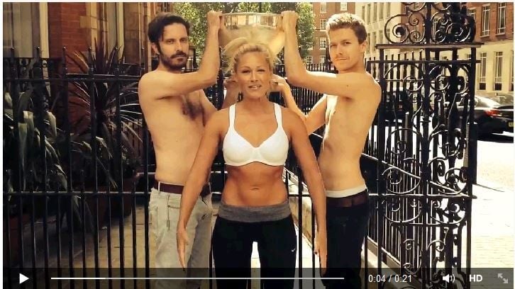 Atemlos im Sport-BH: Die Schlagersängerin Helene Fischer hat bei der Ice-Bucket-Challenge mitgemacht. Marco Reus hatte sie nominiert.