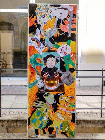 Das Publikum hat gesprochen: Platz zwei in der Publikumsabstimmung über die beliebteste Thesentür geht an gleich drei Werke und unter anderem an die Tür der Gesamtschule im Gartenreich.