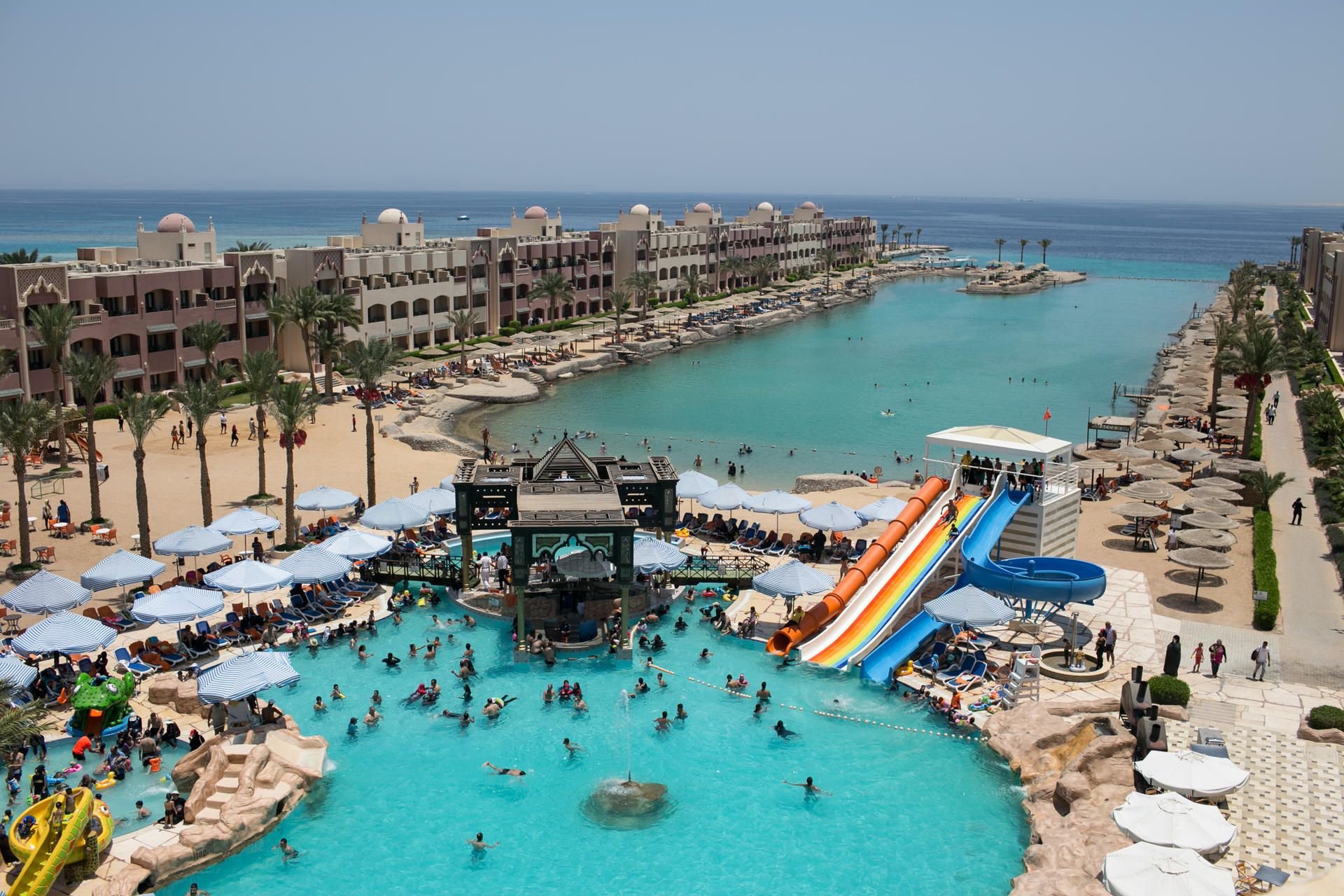 Bei der Messerattacke im ägyptischen Urlaubsort Hurghada am Roten Meer sind zwei deutsche Frauen getötet worden.