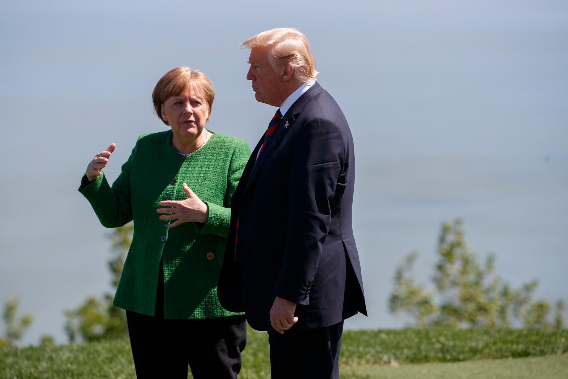 Angela Merkel (l.) im Gespräch mit US-Präsident Donald Trump
