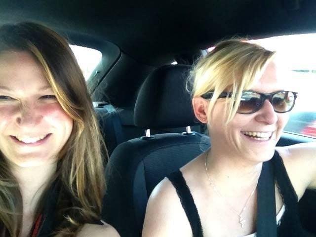 Janine und Anne auf dem Weg zum SSB.