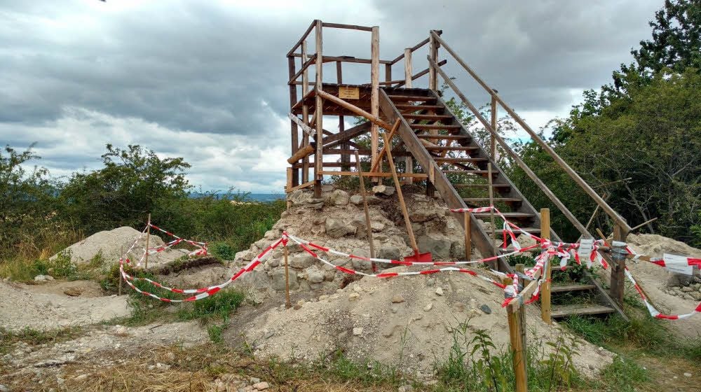 Verein will die Aholzwarte bei Quarmbeck attraktiver machen Metallturm