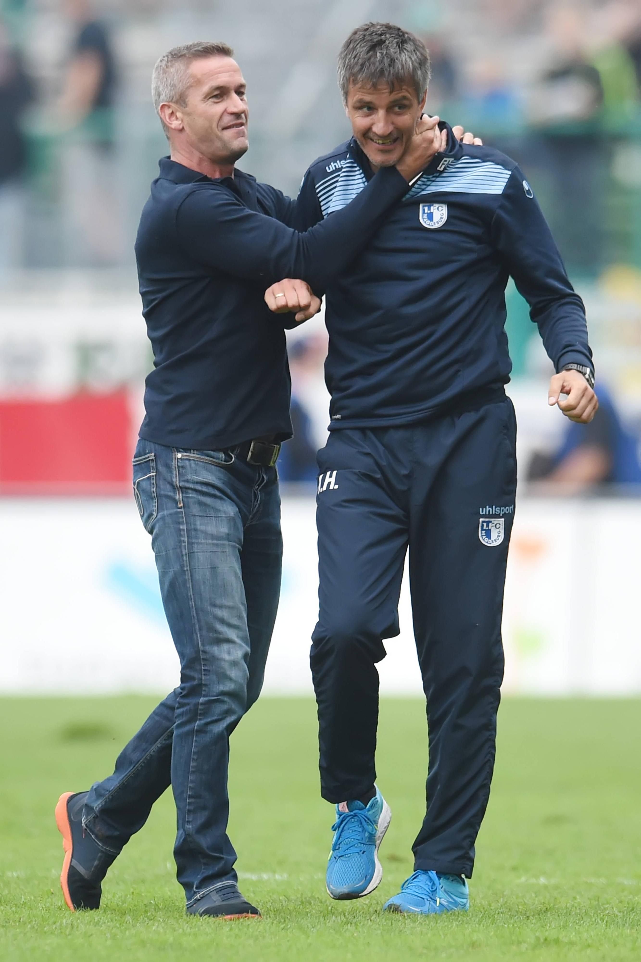 FCM-Manager Mario Kallnik (l.) würde seinen Trainer Jens Härtel am liebsten festhalten. Foto: Imago