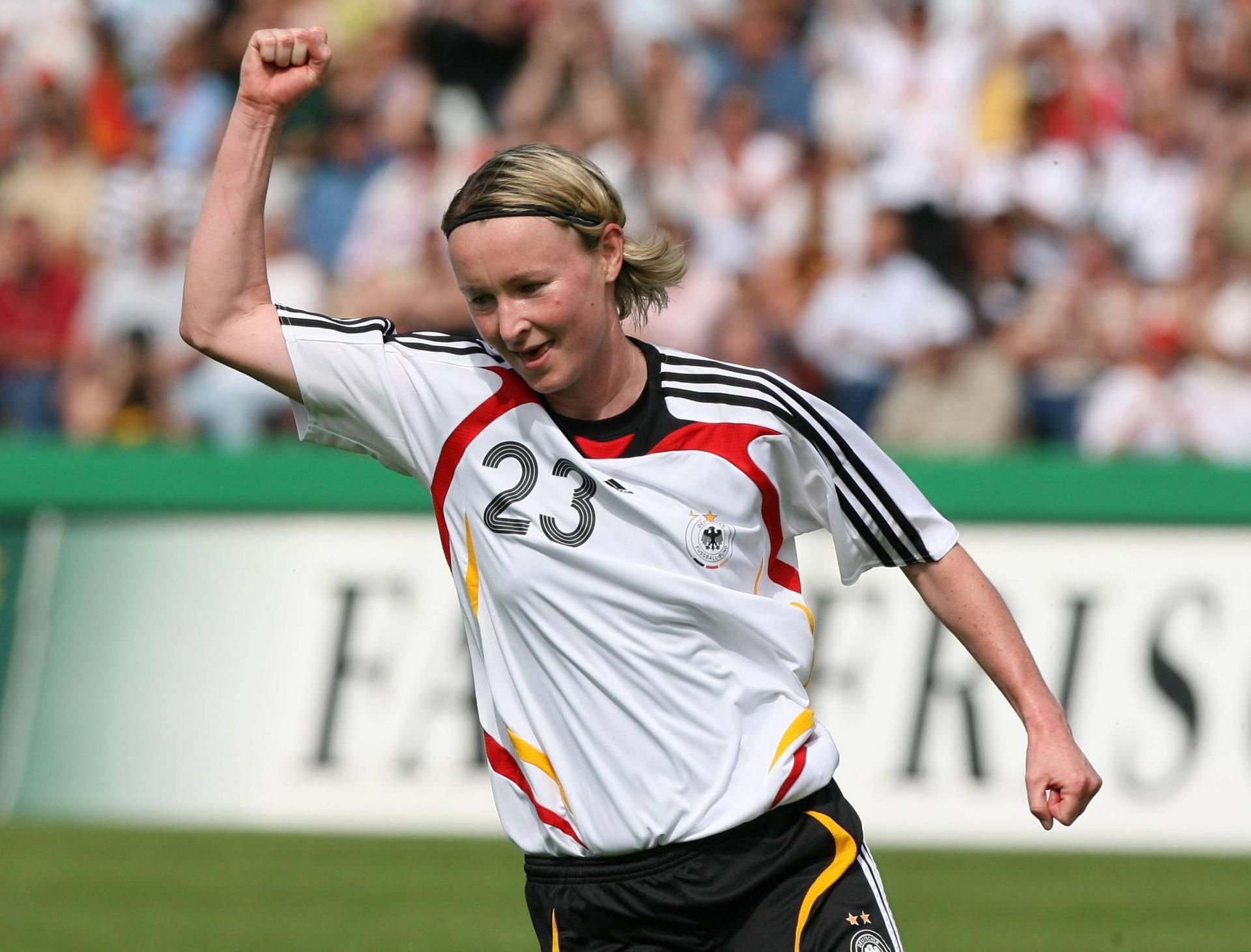 Conny Pohlers 2008 im Trikot der deutschen Frauen-Nationalmannschaft,