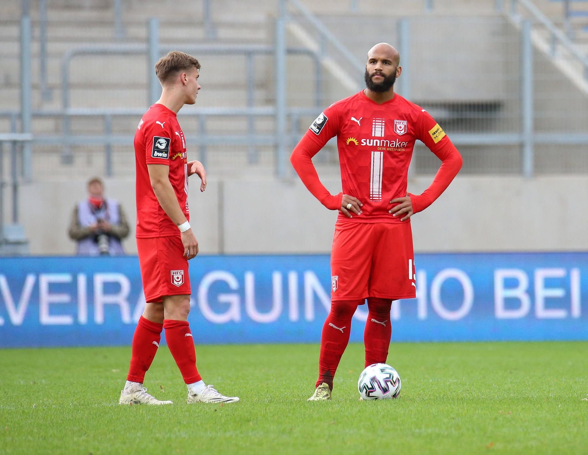 Laurenz Dehl (l.) legte beim HFC am meisten Marktwert zu, Terrence Boyd (r.) bleibt der wertvollste Spieler im Kader.
