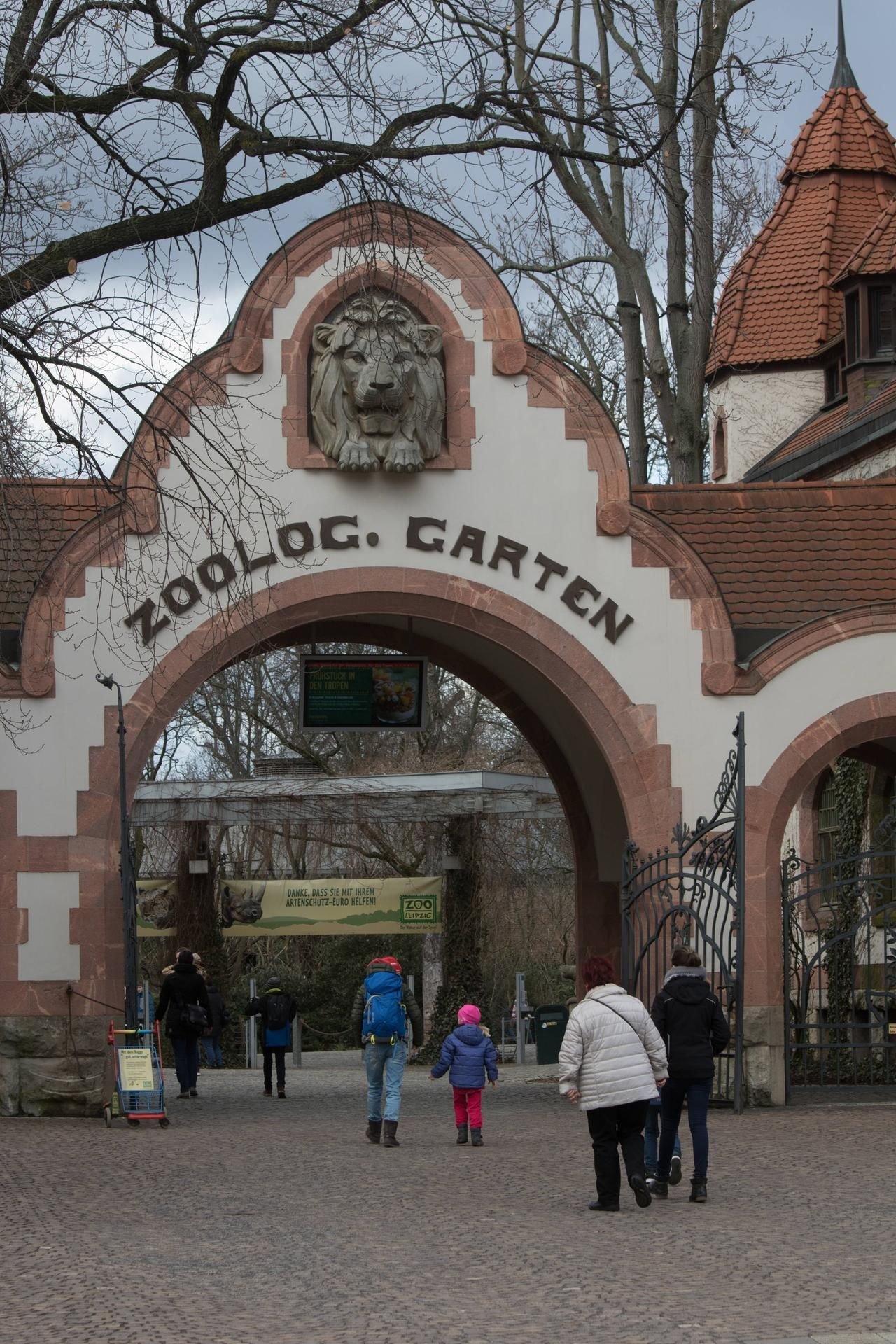 Das ist der Eingang vom Leipziger Zoo.